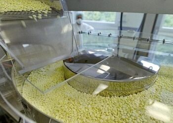 Vers une privatisation du suivi des effets indésirables des médicaments?