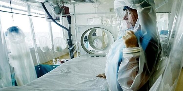 Rapatrier un malade d’Ebola? La Suisse dépendante