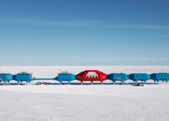 En Antarctique, les stations deviennent les porte-drapeaux des grandes nations
