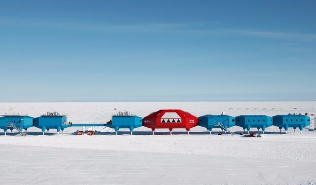 En Antarctique, les stations deviennent les porte-drapeaux des grandes nations