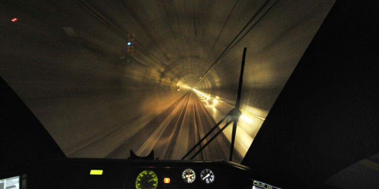 A 220 km/h dans le nouveau tunnel du Gothard
