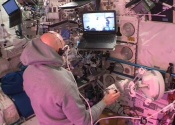 Grâce à une spin-off de l’EPFL, un astronaute ressent depuis l’espace ce que touche un robot sur Terre