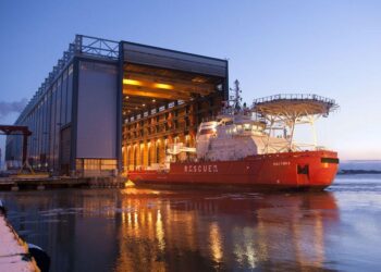 Le brise-glace qui avance en crabe