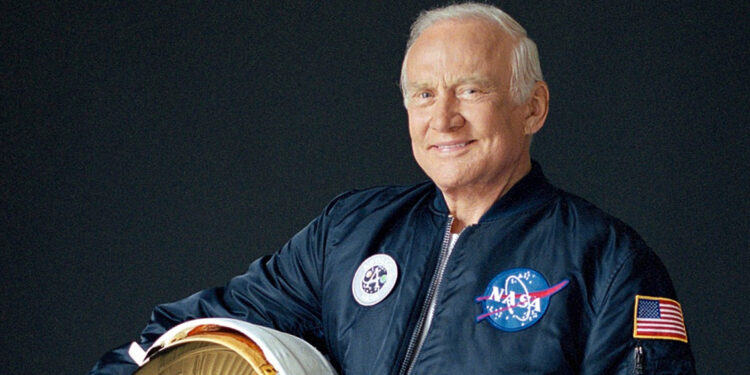 Buzz Aldrin: «Il faut laisser la Lune de côté, et viser Mars!»